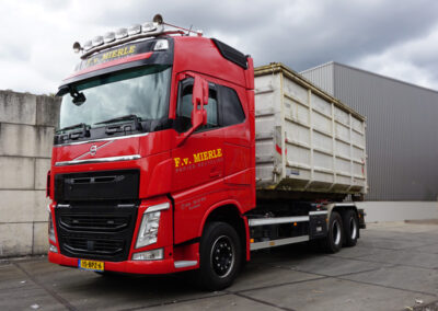 Vrachtwagen met container